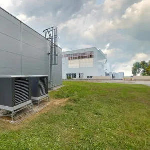 Kaskáda dvou tepelných čerpadel Air Performance, administrativní budova KERMI, Stříbro