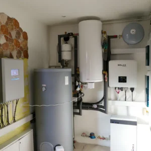 Příslušenství tepelného čerpadla: vyrovnávací nádrž, bojler a záložní elektrokotel