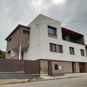 Realizace tepelného čerpadla PZP Economic 10 pro vytápění a ohřev vody v Olomouci. Ideální pro dům 280 m² s podlahovým vytápěním.