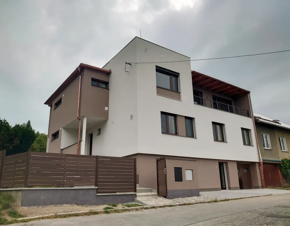 Realizace tepelného čerpadla PZP Economic 10 pro vytápění a ohřev vody v Olomouci. Ideální pro dům 280 m² s podlahovým vytápěním.